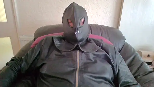 Snapshot of Leatherman63 chatting on 4, 7, 2026 Leatherman63 online show from 4, 7, 2026