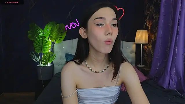 Kaia Sunshine Mia online show from 4, 12, 2024