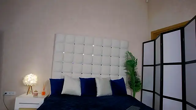 NicoleRosss online show from 4, 3, 2025