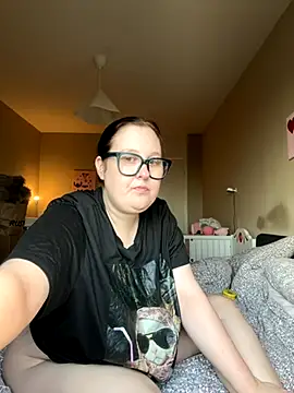 Misssmilf online show from 7, 11, 2025