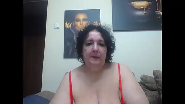 Snapshot of maturekorine chatting on 25, 10, 2025 maturekorine online show from 25, 10, 2025