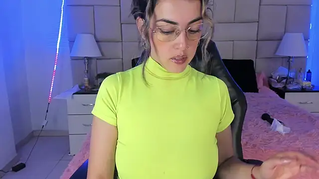 Snapshot of IsisLoveyes_ chatting on 24, 12, 2024 IsisLoveyes online show from 24, 12, 2024