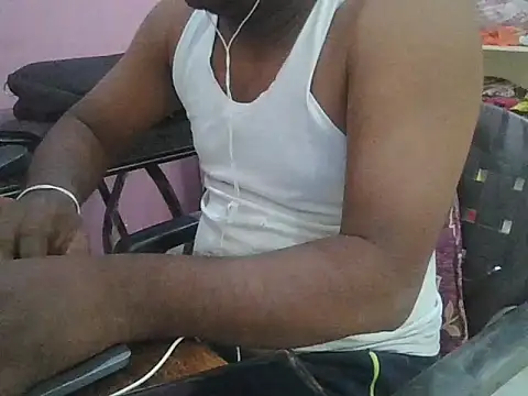 Snapshot of ITGuyhyd chatting on 18, 11, 2025 ITGuyhyd online show from 18, 11, 2025