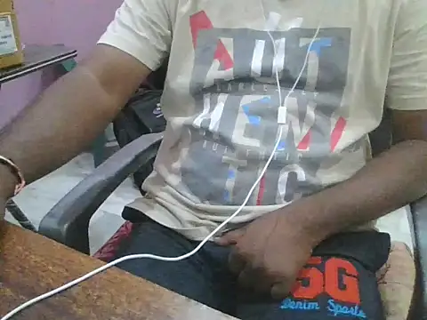 Snapshot of ITGuyhyd chatting on 21, 12, 2025 ITGuyhyd online show from 21, 12, 2025