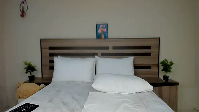 Renee-18 online show from 2, 12, 2024