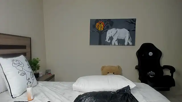 Renee-18 online show from 7, 3, 2025