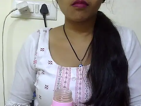 momo lov online show from 10, 10, 2025