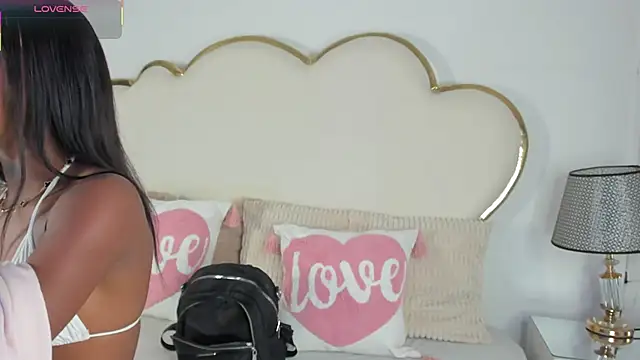 CahitlinBell online show from 24, 10, 2025