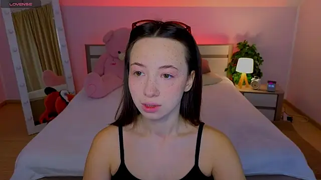 Snapshot of Hayle_Hill chatting on 3, 11, 2025 Hayle Hill online show from 3, 11, 2025