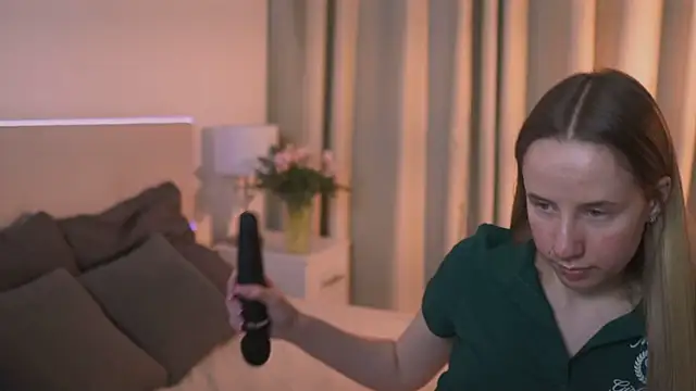 Snapshot of Cassie_Kelman chatting on 5, 3, 2025 Cassie Kelman online show from 5, 3, 2025