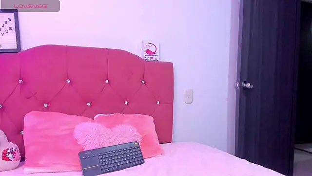 LucianaTomson online show from 22, 11, 2025