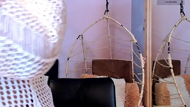 Snapshot of _alaiasmile_ chatting on 18, 11, 2025 alaiasmile online show from 18, 11, 2025