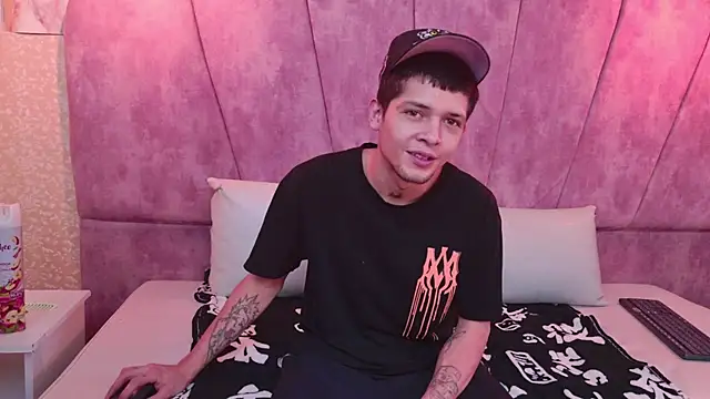 kendalltaylorr online show from 28, 10, 2025