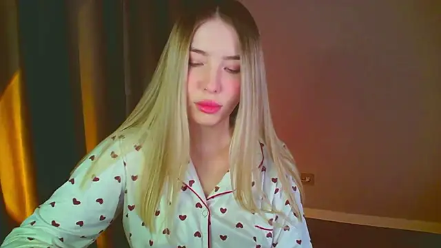 Snapshot of mia_raspberrie chatting on 14, 1, 2025 mia raspberrie online show from 14, 1, 2025