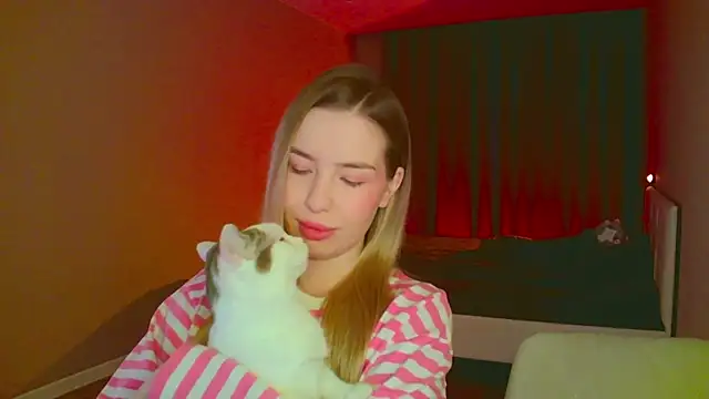 Snapshot of mia_raspberrie chatting on 1, 3, 2025 mia raspberrie online show from 1, 3, 2025