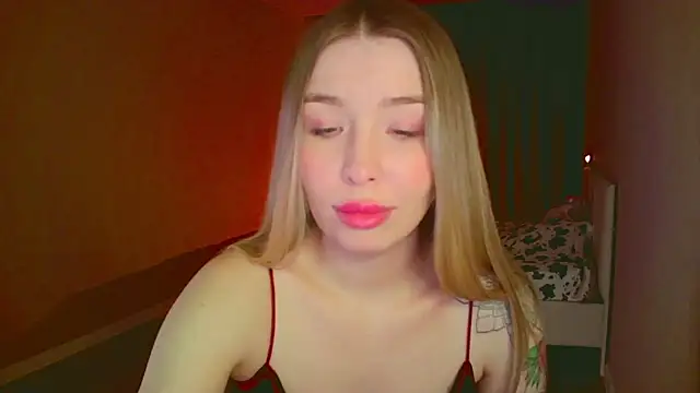 Snapshot of mia_raspberrie chatting on 6, 3, 2025 mia raspberrie online show from 6, 3, 2025