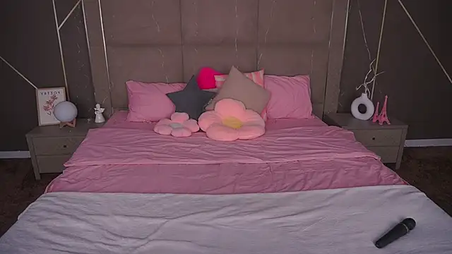 ArianaDarkk online show from 3, 2, 2026