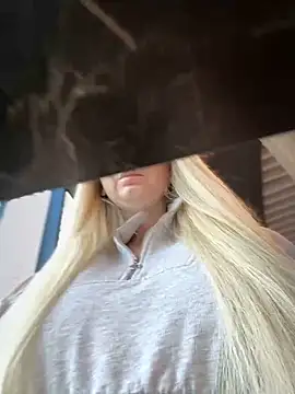 Teya moon  online show from 4, 12, 2024