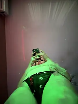 Teya moon  online show from 7, 12, 2024