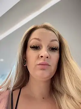 Teya moon  online show from 11, 12, 2024