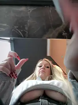 Teya moon  online show from 17, 12, 2024