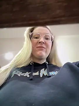 Teya moon  online show from 10, 1, 2025