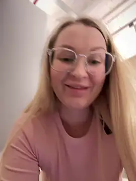 Teya moon  online show from 4, 2, 2025