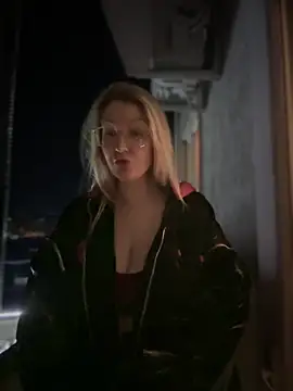 Teya moon  online show from 6, 3, 2025