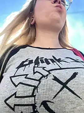 Teya moon  online show from 13, 3, 2025