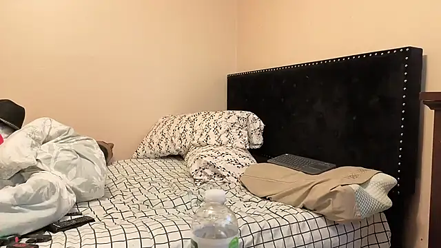 Snapshot of hailzeffn chatting on 22, 10, 2025 hailzeffn online show from 22, 10, 2025