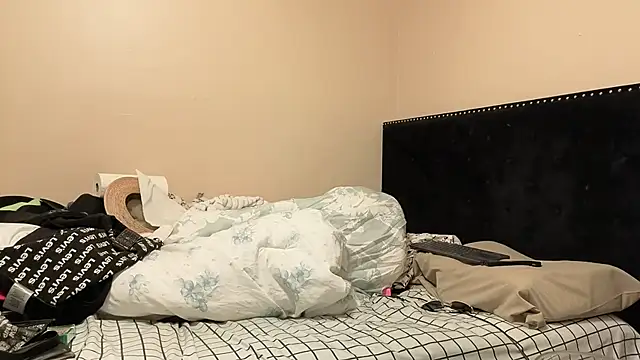 Snapshot of hailzeffn chatting on 26, 10, 2025 hailzeffn online show from 26, 10, 2025