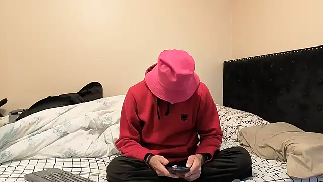 Snapshot of hailzeffn chatting on 27, 10, 2025 hailzeffn online show from 27, 10, 2025