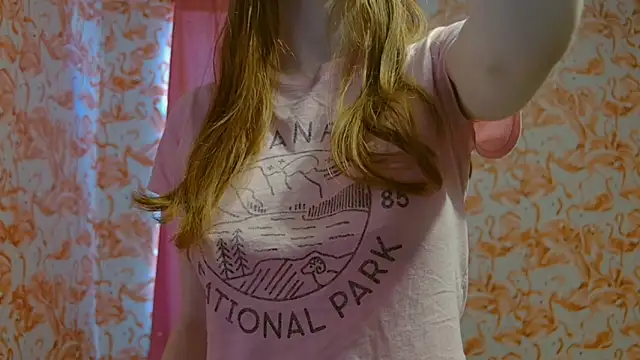 strawberrysmoothie online show from 3, 3, 2025