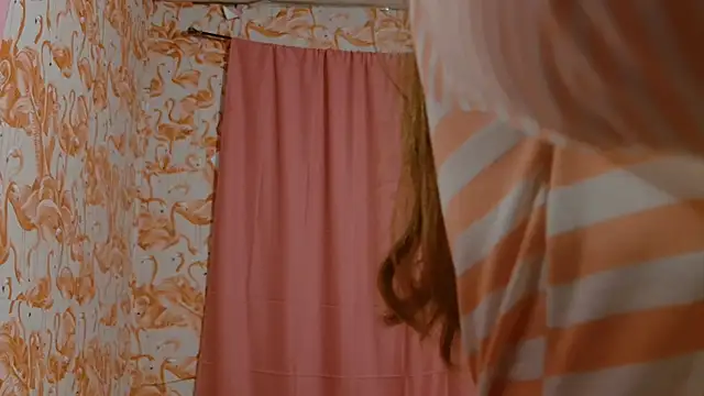 strawberrysmoothie online show from 11, 11, 2025