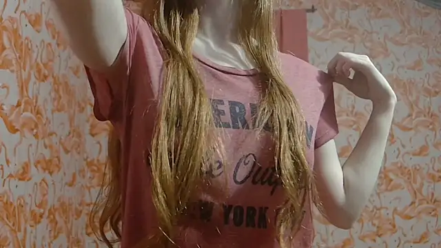 strawberrysmoothie online show from 4, 4, 2026