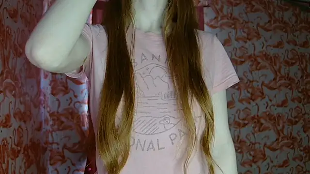 strawberrysmoothie online show from 13, 4, 2026