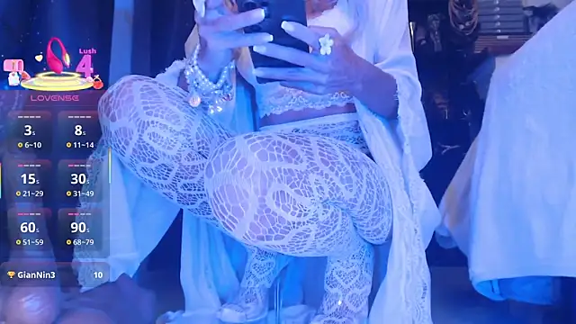 LaraReinaDelSol online show from 19, 11, 2025