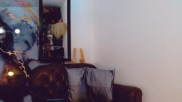 khiara moretti online show from 6, 11, 2025