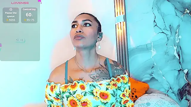 khiara moretti online show from 24, 11, 2025