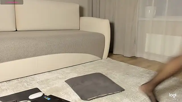 Snapshot of AmelinaLove chatting on 17, 12, 2025 AmelinaLove online show from 17, 12, 2025