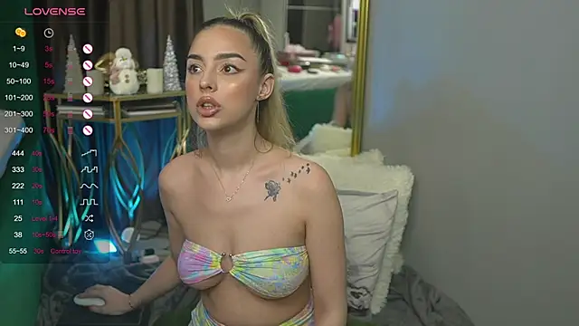 Snapshot of ScarletColes chatting on 9, 1, 2025 ScarletColes online show from 9, 1, 2025