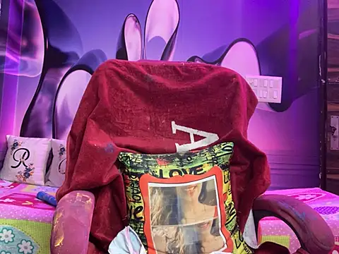 Royal girl 1 online show from 13, 3, 2025