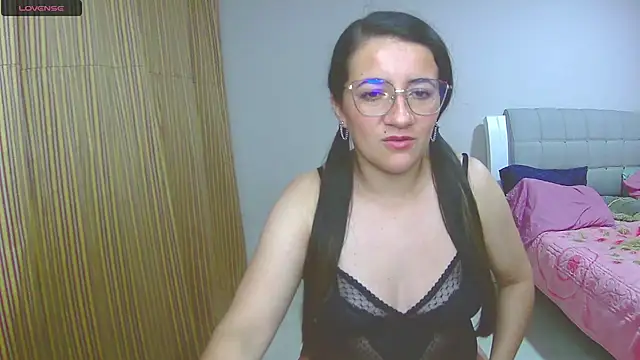 Snapshot of Dayanna_Smitt chatting on 2, 3, 2025 Dayanna Smitt online show from 2, 3, 2025