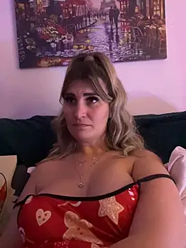 EvelynFrances online show from 1, 1, 2025