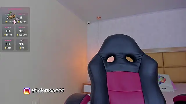 Snapshot of LARSONMIA chatting on 8, 3, 2025 LARSONMIA online show from 8, 3, 2025