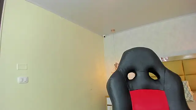 Snapshot of LARSONMIA chatting on 11, 9, 2025 LARSONMIA online show from 11, 9, 2025