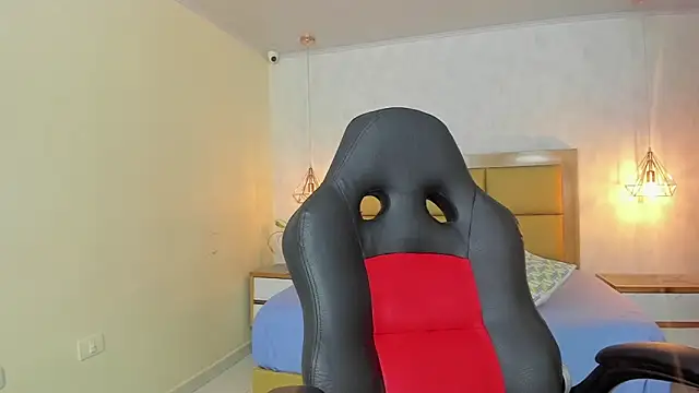 Snapshot of LARSONMIA chatting on 19, 9, 2025 LARSONMIA online show from 19, 9, 2025