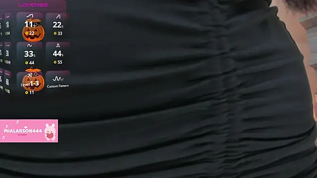 Snapshot of LARSONMIA chatting on 23, 10, 2025 LARSONMIA online show from 23, 10, 2025