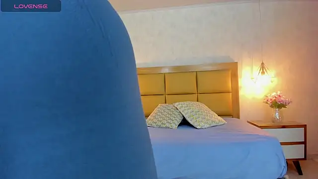 Snapshot of LARSONMIA chatting on 31, 10, 2025 LARSONMIA online show from 31, 10, 2025