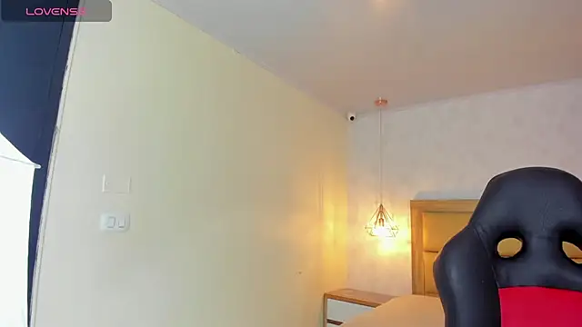 Snapshot of LARSONMIA chatting on 11, 11, 2025 LARSONMIA online show from 11, 11, 2025